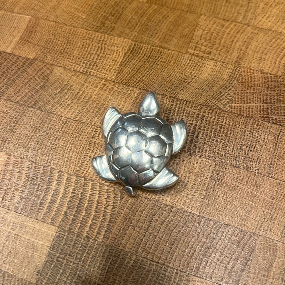 Beautiful vintage turtle brooch/pendant